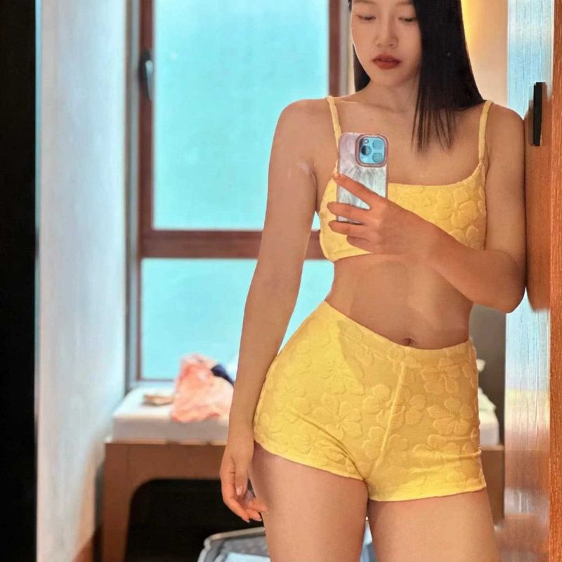 2025 Korean Style New Two-Piece Swimsuit For Women Solid Color Small Chest Gathered Flat Angle Vacation Bikini Swimwear_voghion.com