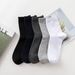Düz renk erkek klasik siyah ve beyaz çorap erkek iş tüpü pamuklu çoraplar pamuklu çoraplar nefes alabilen rahat görünmez çoraplar_voghion.com
