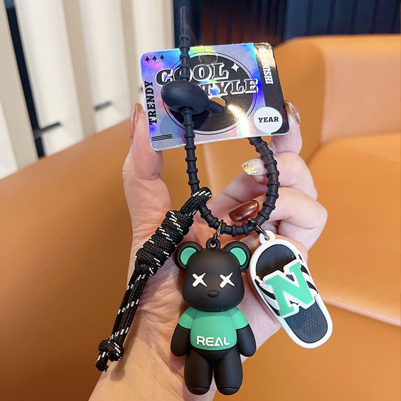 Trendy Cool Hausschuhe Bär Schlüsselanhänger Personalisierte Paar Autoschlüssel Anhänger Exquisite Puppe Plüsch Rucksack Dekoration Für Männer_voghion.com