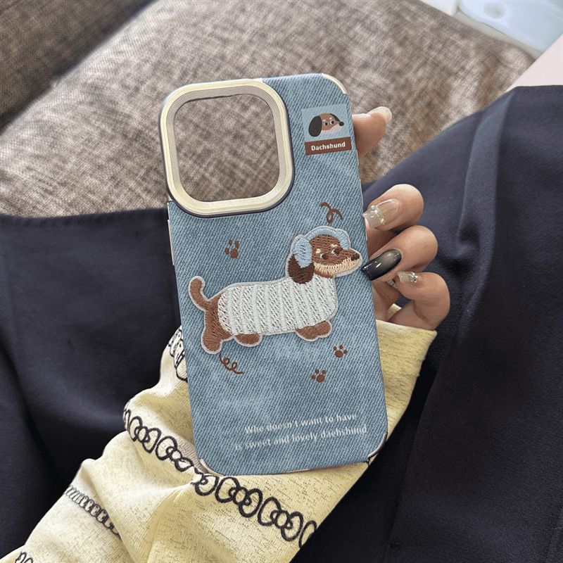 Cute Embroidered Dachshund Dog Skin Sticker Compatible IPhone 16 Pro Max IPhone15 Phone Case 14 New Model 13 With Hand_voghion.com