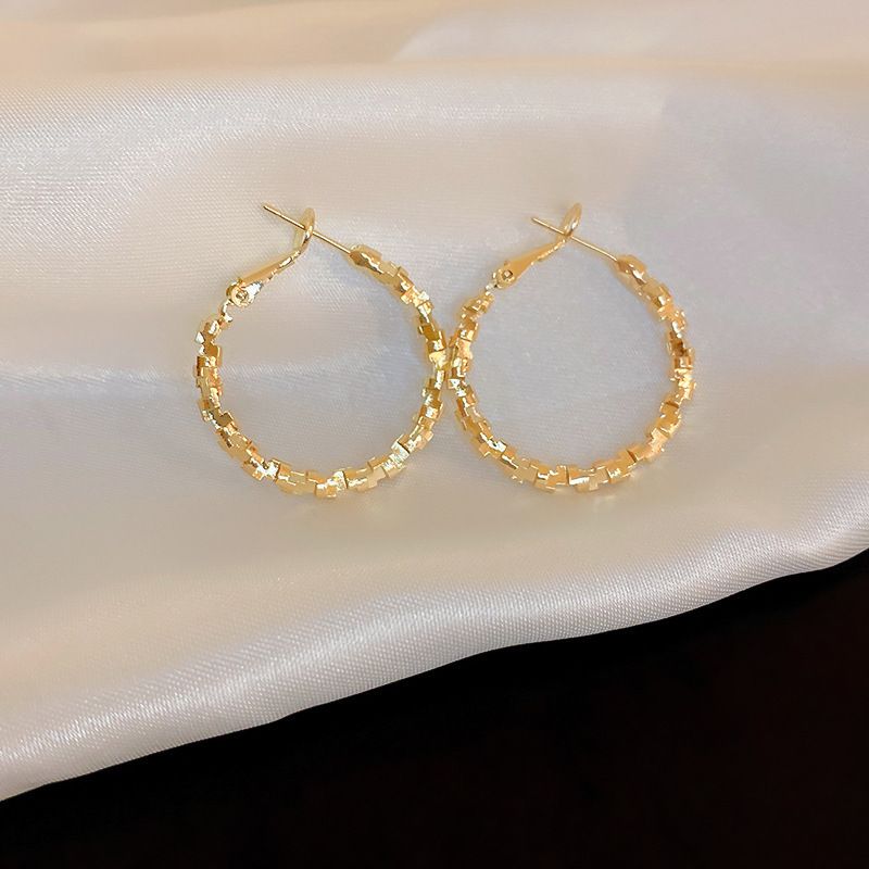 Simple design fashionable geometric circle earrings versatile commuter personality earrings_voghion.com