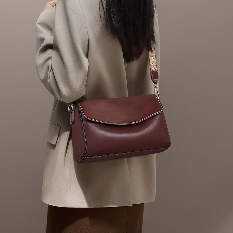 2025 Fall And Winter New Crossbody Large Capacity Hundred High-end Women's Shoulder Hugging Bag_voghion.com
