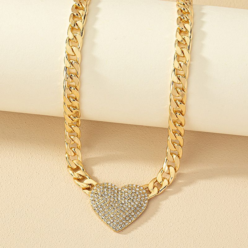 Collier tendance et polyvalent avec pendentif en forme de cœur pour femme, chaîne de clavicule de célébrité Internet, bijoux Qingdao_voghion.com