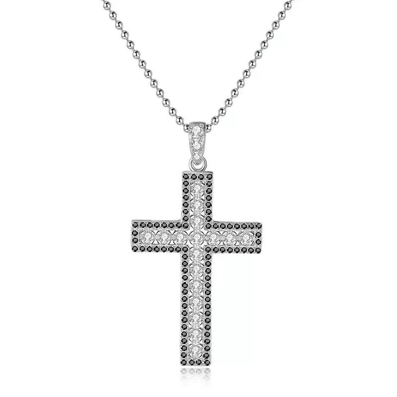 Collana con ciondolo a croce Hip-Hop in argento puro con moissanite di colore D_voghion.com