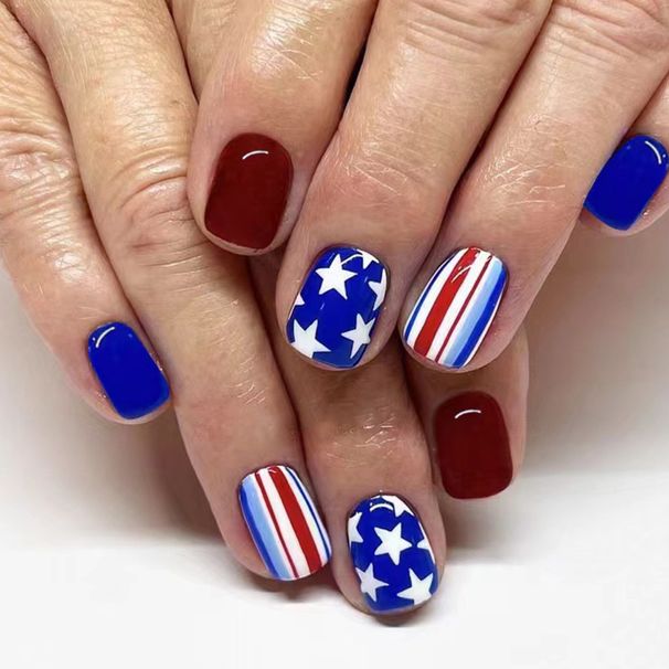 Kurze leuchtend rote und blaue Farbabstimmungsstreifen für den unabhängigen Tagesgebrauch, Nagelkunst mit amerikanischem fünfzackigem Stern, Außenhandel, Nagelkunst, 24 Stück_voghion.com