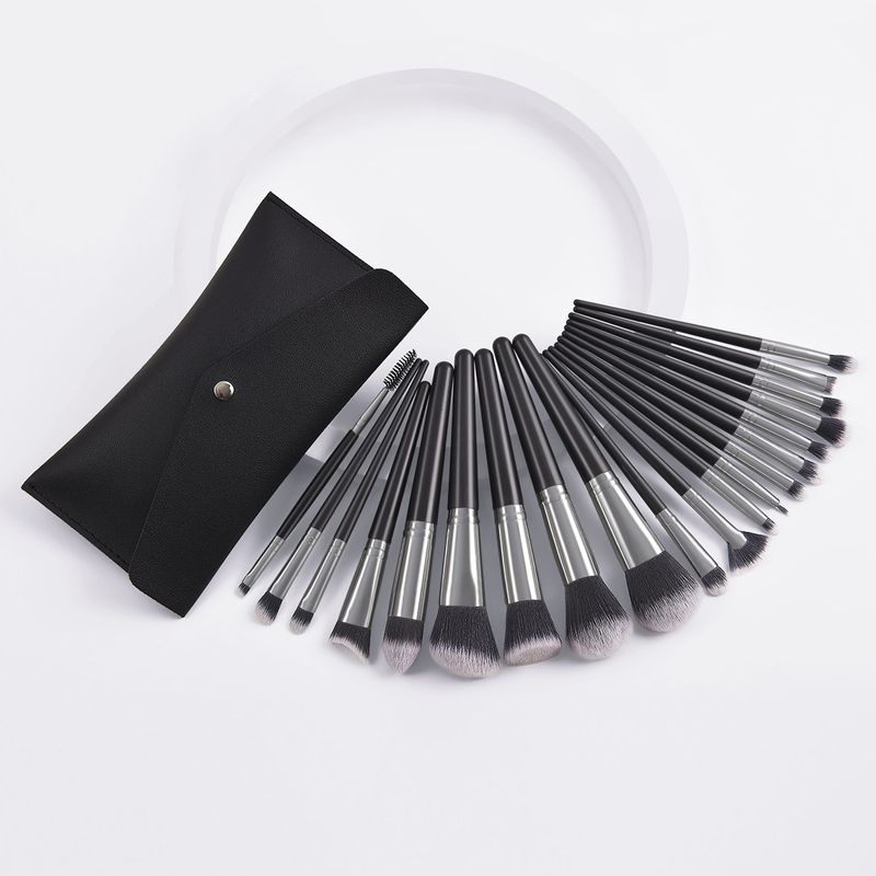 20 oversized black leather-wrapped silver-black makeup brush set_voghion.com