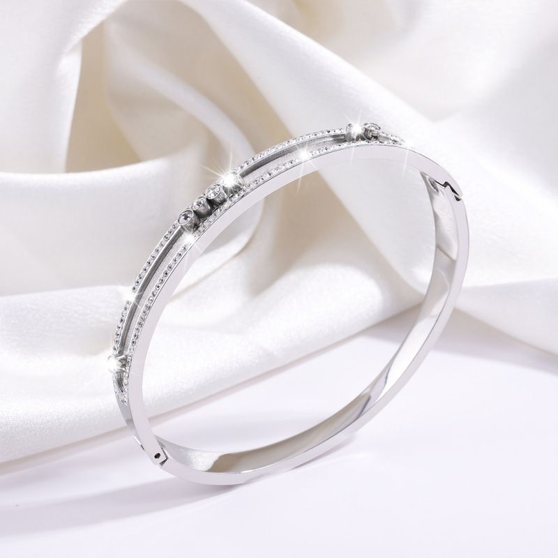 Unisex-Armband aus Titanstahl, hohles Volldiamant-Edelstahlarmband für Mädchen, hochwertiges, modisches, kreatives und vielseitiges Armband_voghion.com