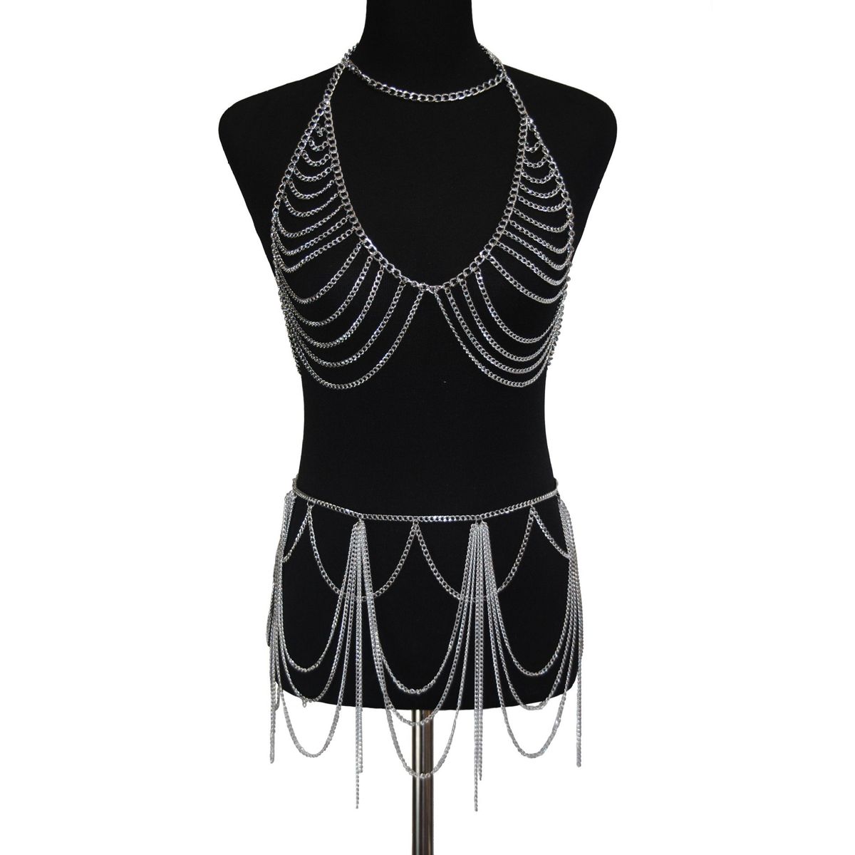 Wielowarstwowa biżuteria na łańcuszku - spersonalizowany metalowy element na klatkę piersiową do stylizacji ze spódnicą_voghion.com