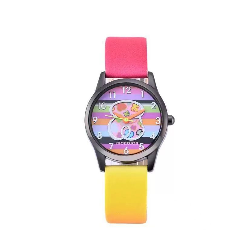 2024 Trendy Cute Rainbow Belt Relógio Feminino Minimalista Little Bear Digital Student Watch Casual Personalidade Black Shell Relógio Feminino_voghion.com