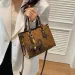 Gratis verzending 2025 Nieuwe designer schoudertassen voor dames Mode tas Handtas Messenger Modieus bedrukt Dames_voghion.com
