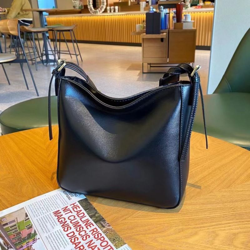 Leather with niche design, wandering crossbody versatile large capacity shoulder bag, women's armpit bag_voghion.com