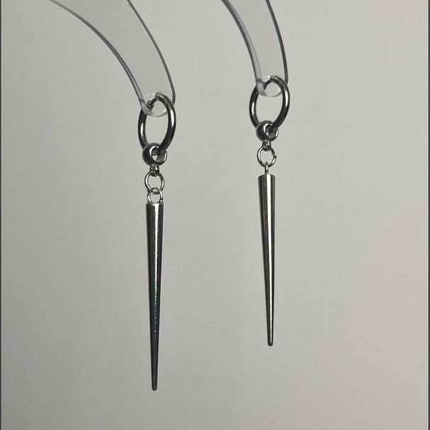 Orecchini a clip eleganti e sottili in metallo con punta a cono, stile minimalista, per donne senza fori alle orecchie._voghion.com
