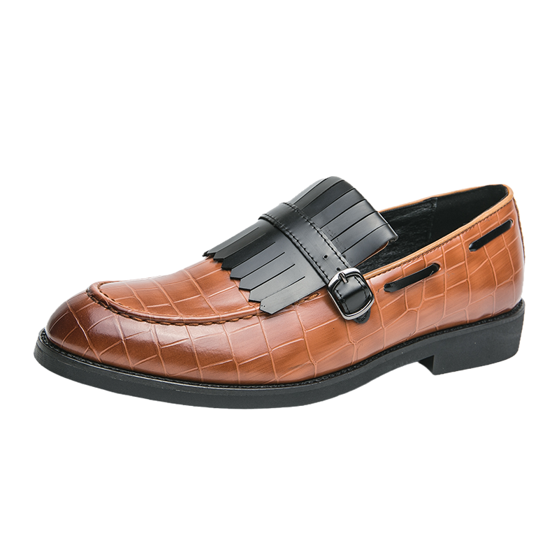 Übergroße Lederschuhe mit Krokodilfransen_voghion.com