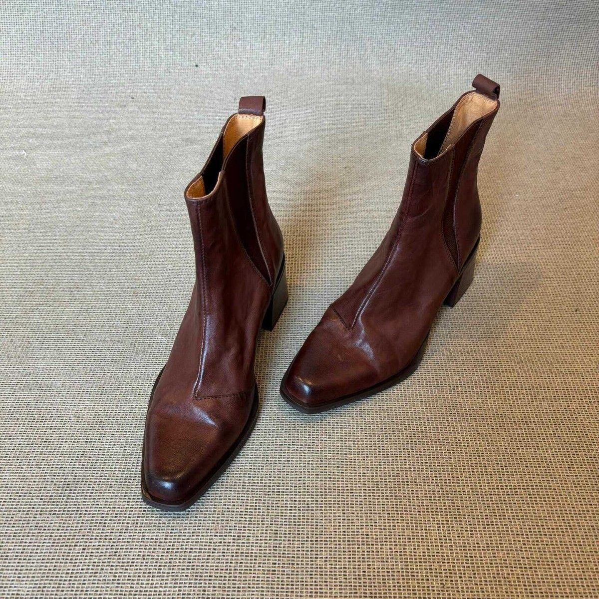 Modedesign Chunky Square Toe Einfache High Heel Ankle 2024 Winter Schaffell Stiefel Für Frauen_voghion.com