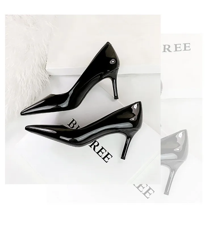 Escarpins à talons hauts pour femmes en cuir verni pailleté avec bouts fins, peu profonds et pointus_voghion.com