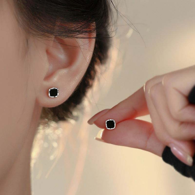 New Simple Square Stud For Women, Light Luxury Niche Design, Black Earrings, Everyday Versatile Small Earrings_voghion.com