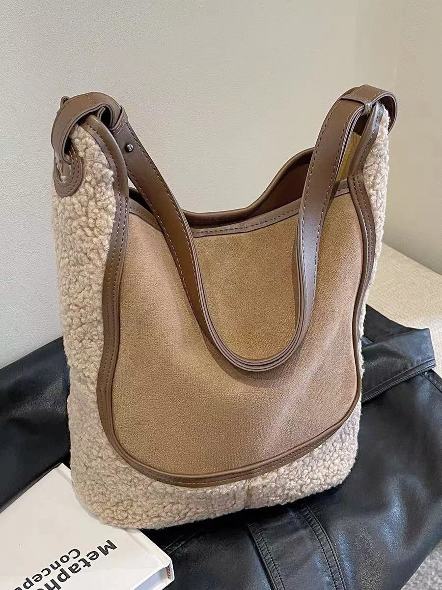 Autumn and winter large capacity lamb wool bucket women's new crossbody tote bag, high-end plush shoulder bag_voghion.com