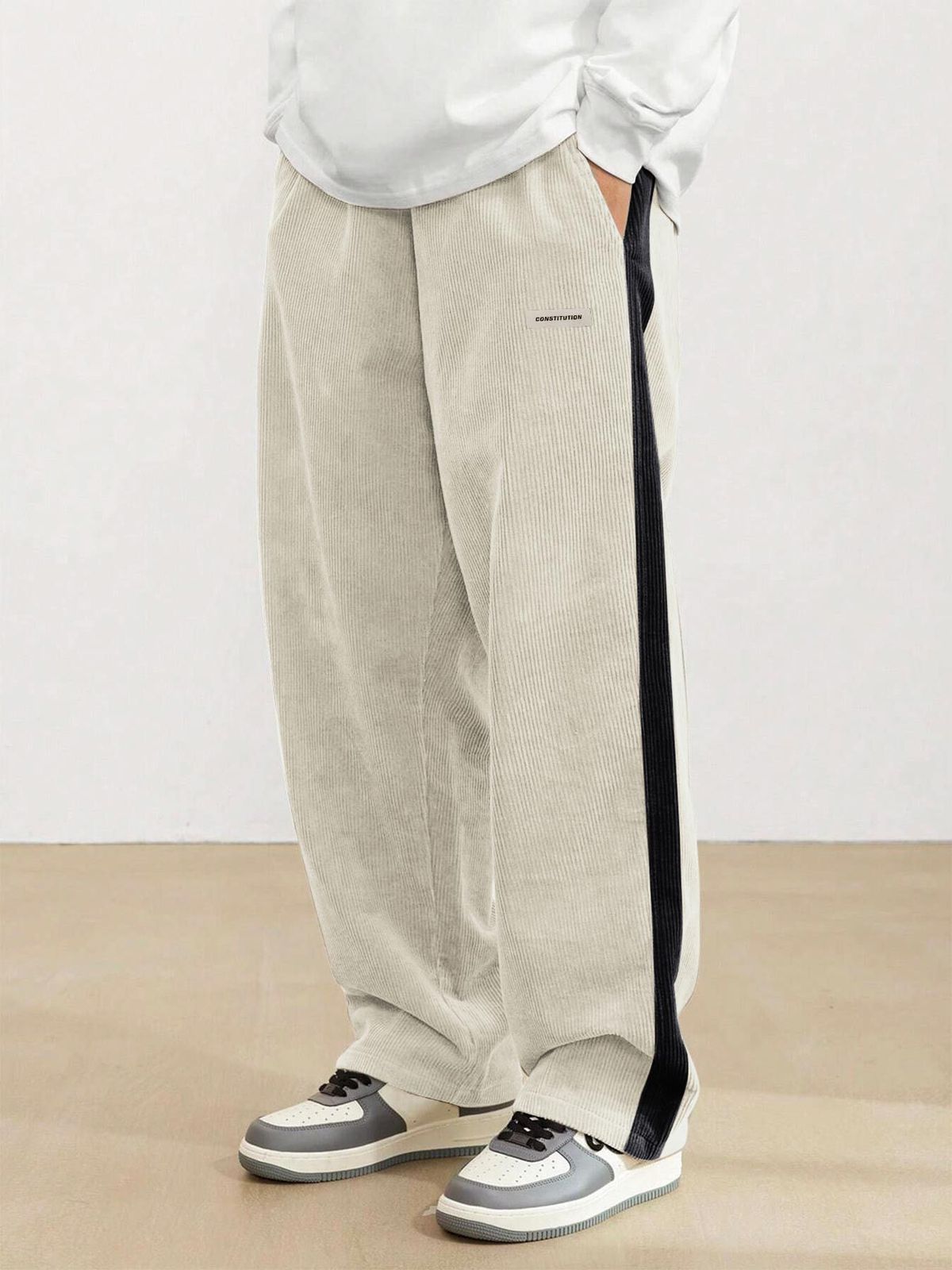 Cordhose mit Streifen für Herren – Lockere, gerade Passform, High Street Style (Schwarz, Cremeweiß, Dunkelgrau, S-XXL)_voghion.com