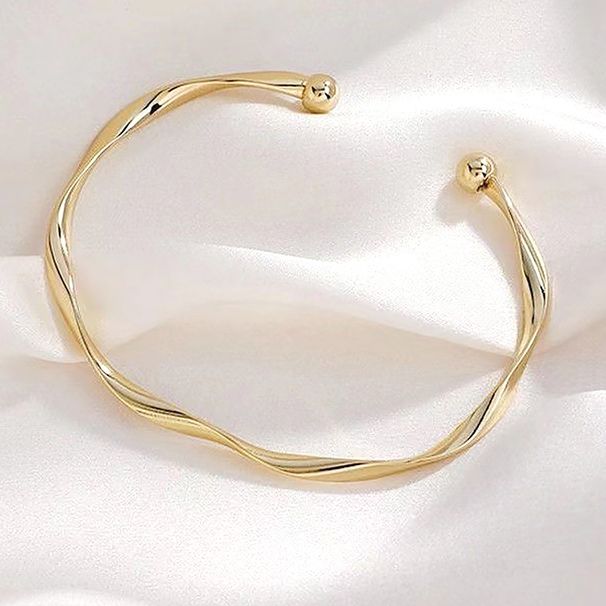 Fashionable Unique Niche Design Simple Versatile Irregular Mobius Bracelet For Women Open Bangle_voghion.com