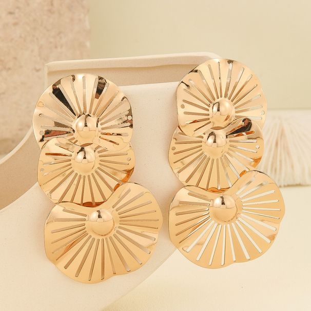 Orecchini esagerati in metallo con foglia di loto tripla geometrica, eleganti e versatili, semplici e di lusso._voghion.com