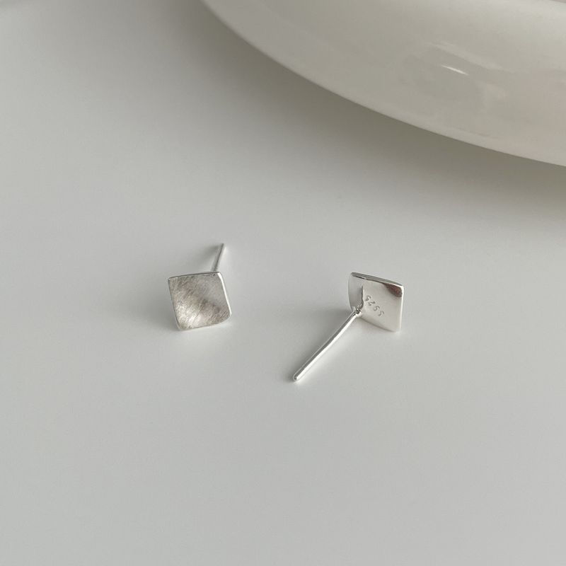 Tiqi Petites et exquises boucles d'oreilles en argent pur brossé diamant tempérament féminin, boucles d'oreilles carrées géométriques simples et polyvalentes,_voghion.com