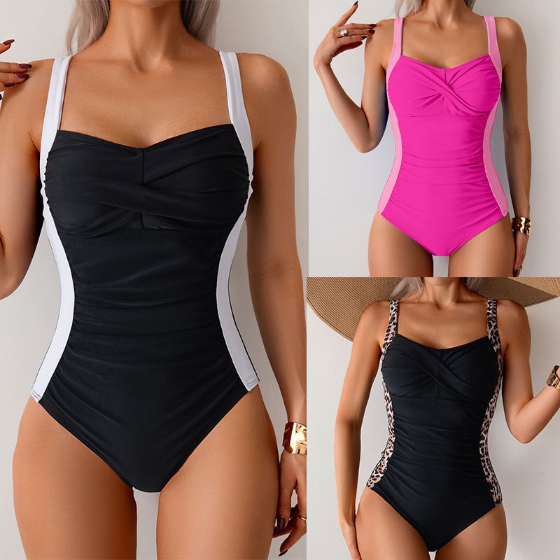 Ljetni trend 2025. Novi kupaći kostim prekriva trbuh i izgleda vitko, jednobojna torba na uvijanje, ženski seksi vodeni outfit s otvorenim leđima_voghion.com
