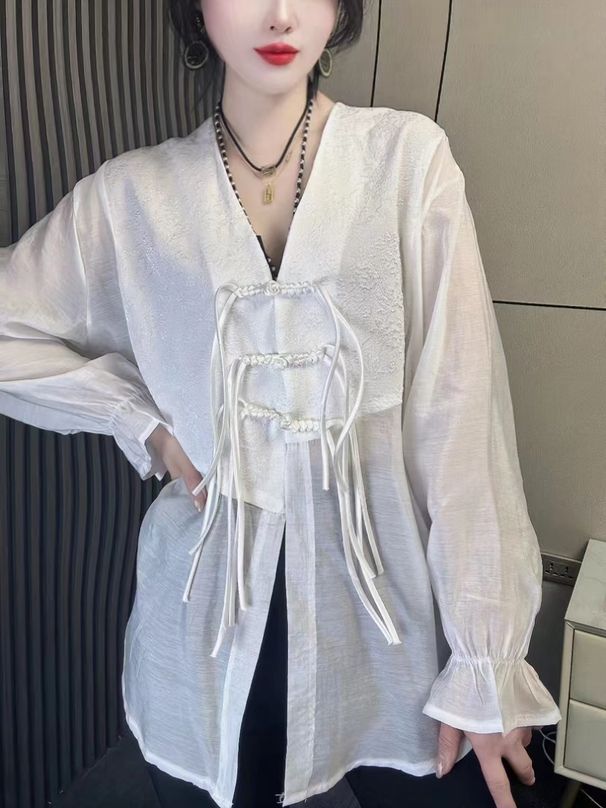 Traje Tang de primavera y verano con protección solar y cuello en V con encaje y hebilla retro._voghion.com