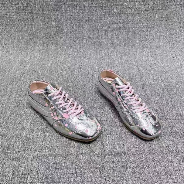 2025 Spring New Dot Metallic Leather Casual Single Hundred Flat Trainers_voghion.com
