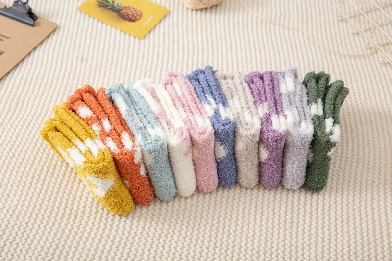 Chaussettes d'hiver en polaire corail pour femmes, sans perte de cheveux, dessin animé d'amour, peluche, épaissies, chaudes, style japonais, sommeil, confinement, chaussettes de sol_voghion.com