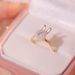 Anello per dito indice con temperamento di nicchia di lusso coreano girevole in zircone con coniglio aperto e leggero, gioielli di moda dolce_voghion.com
