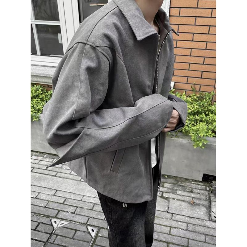 Ny axelvadderad topp för män med nischdesign, med en rak axeljacka och en cool riddarjacka i streetstyle_voghion.com