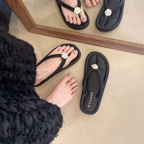 Sandales à enfiler décontractées à motif floral pour femme – Chaussons d'été légers avec semelle antidérapante, tongs plates confortables en bleu, jaune, rose, beige et noir_voghion.com