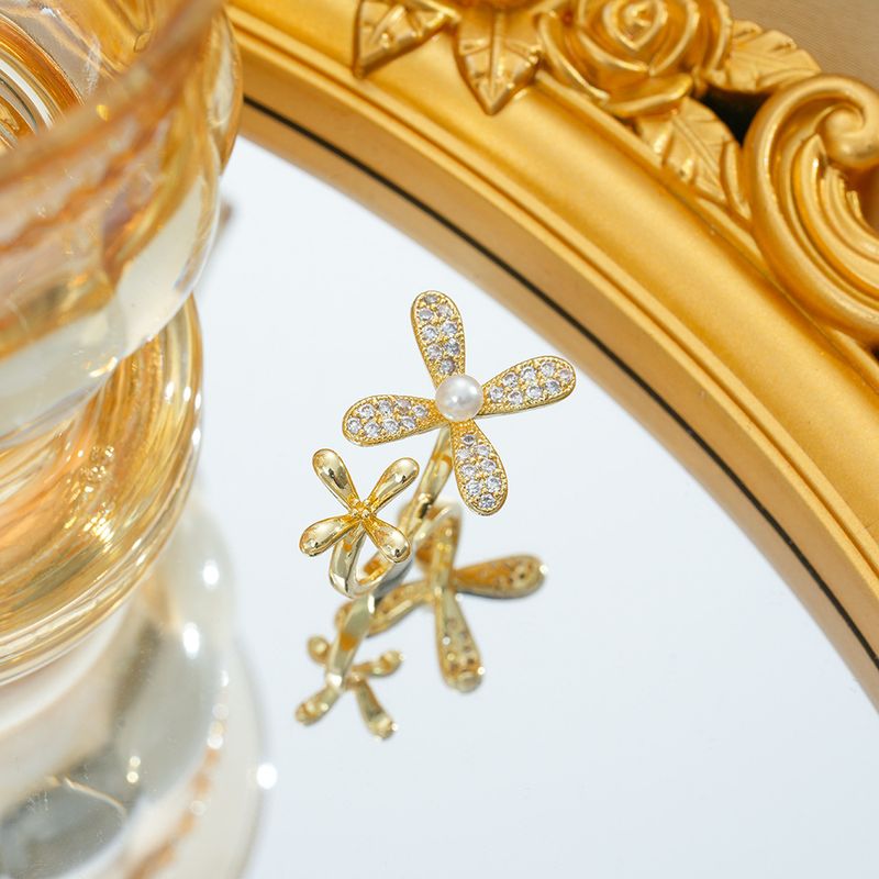 High-end Pearl Flower Ring Niche Light Luxury Design Fashion Creative Gold Plating No Falling Adjusting Opening for Women_voghion.com