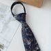8CM Floral Muster Strap männer Nische High-end Anzug Hemd Zubehör Einfach Ziehen Lazy Tie Trend_voghion.com