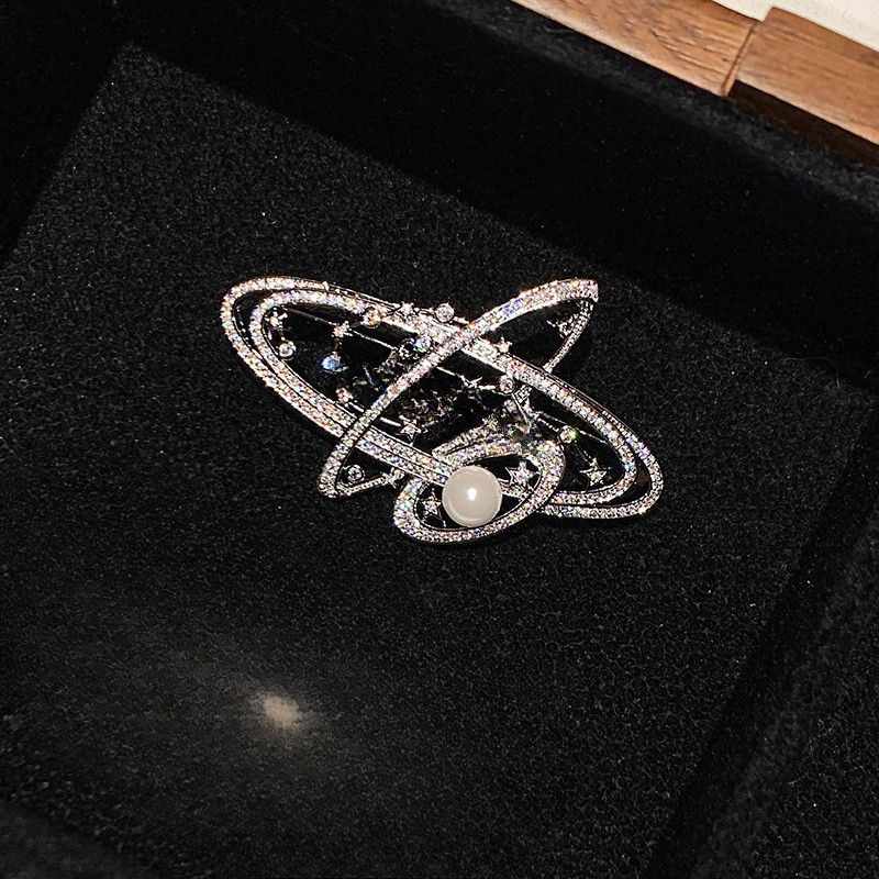 Broche de perla de planeta con alfiler de moda exquisito de alta gama con diseño de nicho de lujo ligero_voghion.com
