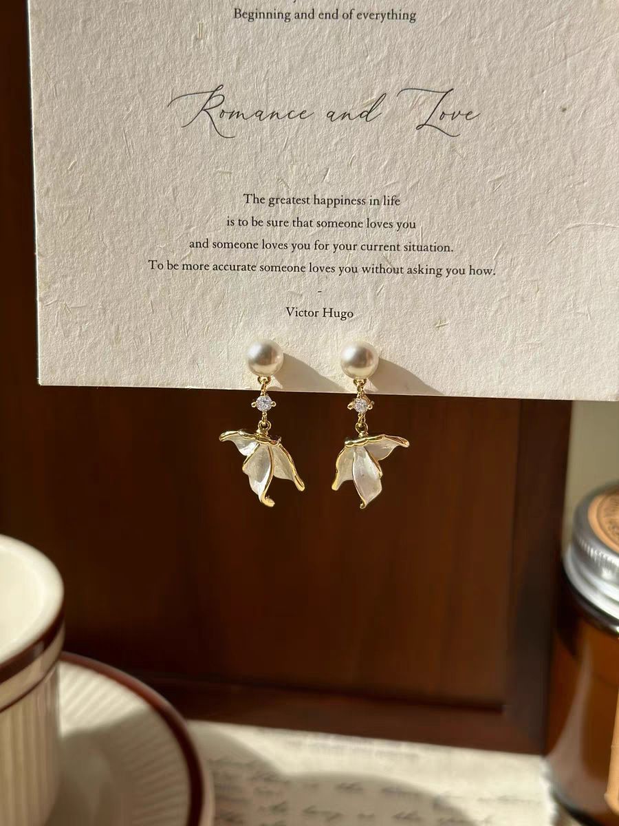 Μενταγιόν με φούντα από μαργαριτάρι με ουρά ψαριού για το φθινόπωρο και το χειμώνα των γυναικών, νέο στοιχείο, ελαφριά πολυτελή σκουλαρίκια υψηλής αισθητικής_voghion.com