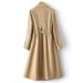 Eleganter Trenchcoat mit Gürtel, Kordelzug in der Taille und kontrastierenden Bündchen – Langärmliger einreihiger Mantel für Damen (Khaki/Schwarz/Rot)_voghion.com