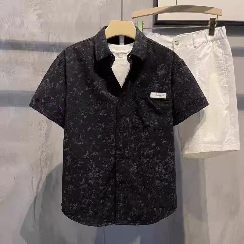 Herrenbekleidung Bedrucktes, mit Tinte bespritztes Eisseiden-Strandhemd mit kurzen Ärmeln für den Sommer, dünne, lockere Hemdjacke mit halben Ärmeln für Herren_voghion.com