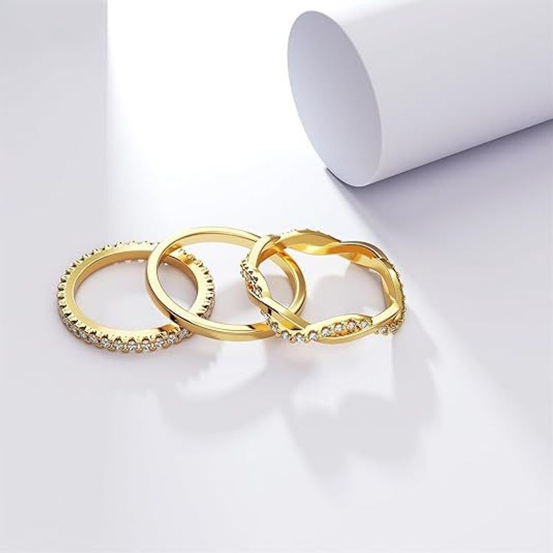 Set di anelli con placcatura in rame, intarsi in oro vero, conservazione del colore degli zirconi, anello a forma di noodle estremamente semplice e lucido._voghion.com