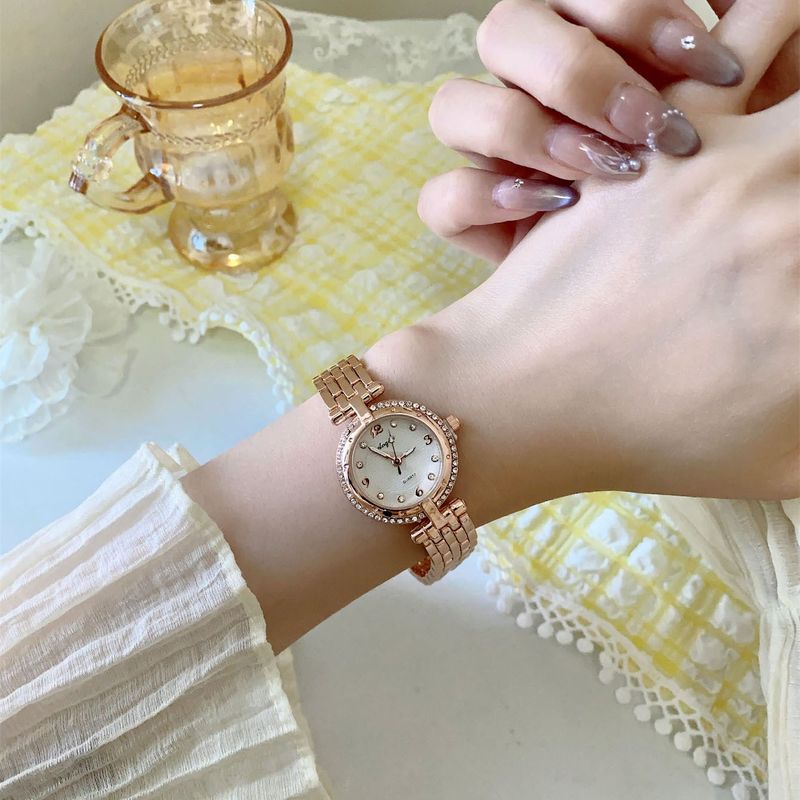 Women's Bracelet Watches Second Hand Bracelet Watch Round Retro Small Oval Quartz Women's Watch Literary Fashion Light Luxury Retro Antique Small Gold_voghion.com