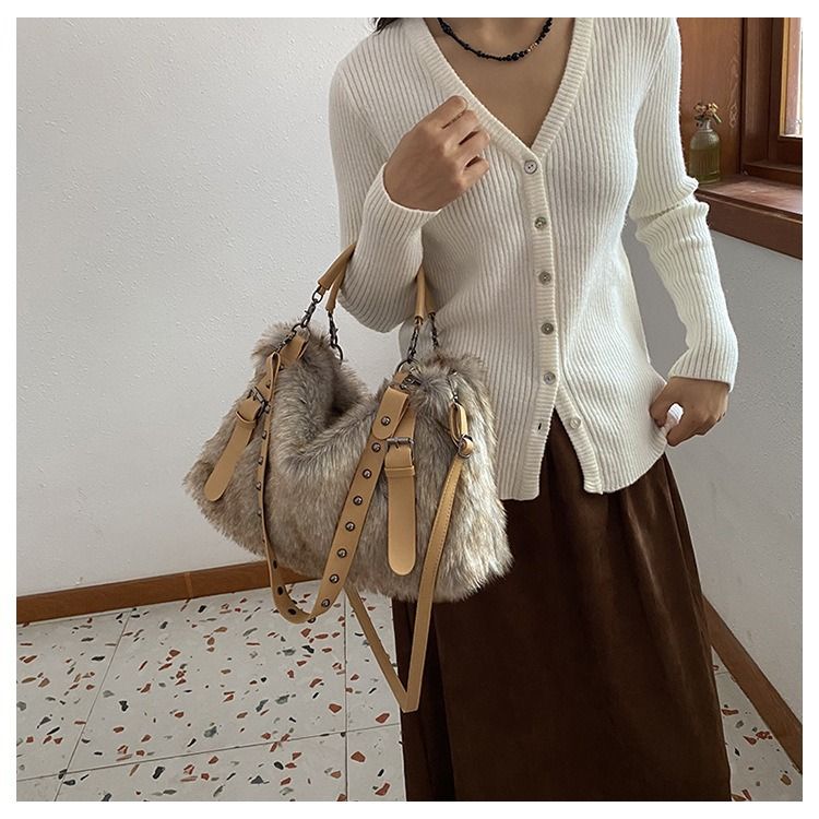 Damentaschen Plüschtasche für Damen Wintertrend All Match Temperament Pelzhandtasche High End Kunstpelz Schulter Messenger Bag Großhandel_voghion.com