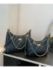 Bolso de hombro con textura premium y cadena elegante Dia Grid para mujeres modernas_voghion.com