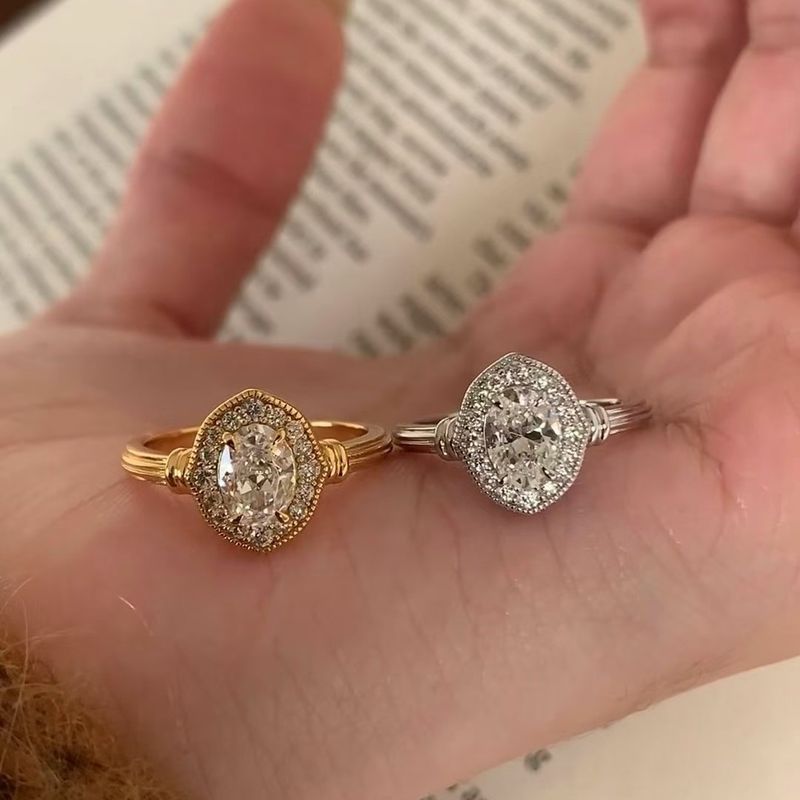 L'anello a forma di uovo di piccione Vigilante di lusso in stile antico di metà secolo sfoggia un temperamento versatile di alta gamma e un design raffinato._voghion.com
