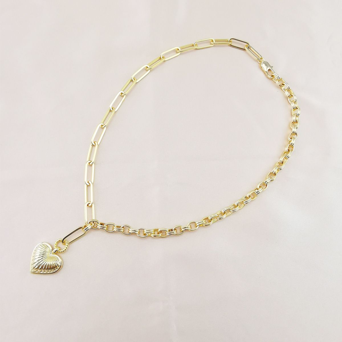 Collana con ciondolo a forma di cuore asimmetrico a catena spessa placcata in vero oro e interamente in metallo ramato_voghion.com