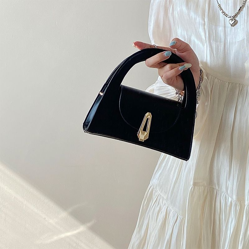 2024 New Half Round Women's Versatile Commuter Lock Buckle Handbag Trendy and Unique Design High end Crossbody Bag_voghion.com
