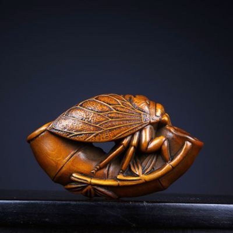 Antieke stijl Bonsai houtsnijwerk handstuk Cicada schittert met roem Ambacht Lengte 8 cm Breedte 3 cm Hoogte 5 cm_voghion.com