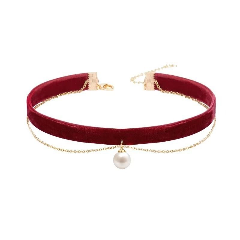 Collana con catena a forma di cuore rosso con perle e rosa, design di nicchia, accessori per abito da brindisi_voghion.com