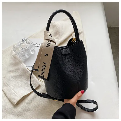 Borsa a tracolla da ascella di alta qualità, con design a blocchi di colore, da donna, con secchiello portatile, 2025_voghion.com
