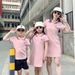 Mother & Kids Aukščiausios klasės tėvų ir vaikų rūbai 2024 m. nauja trijų ar keturių asmenų vasarinė mamos ir dukters šeimos kostiumas su polo atvartu_voghion.com