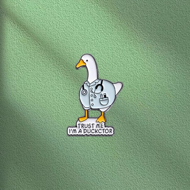 Neue Ente Arzt Legierung Emaille Brosche Cartoon Niedlichen Tier Abzeichen Kleidung Tasche Hut Zubehör_voghion.com